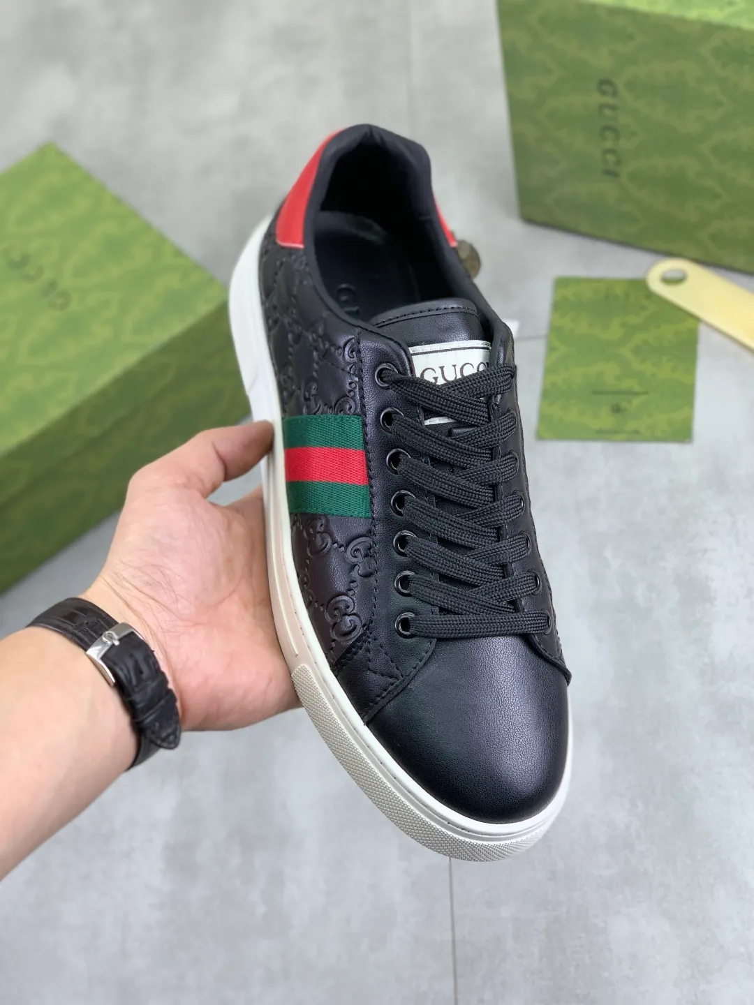 Men's Men's Shoes P420 💰[New Style] 🆘 The latest model from Gucci's official website🎁Classic casual and fashionable men's shoes👟Hot style💥Simple and elegant style, exclusive for trendy men. Unique latest brand elements from the official website👑Gucci original decoration, fashionable and generous, made of original soft calfskin fabric➕Comfortable soft sheepskin lining ✅The official website specifies wear-resistant rubber outsole_full of elasticity, classic model taken in real life🎬Color: 2️⃣colors available😍Number: 38-44